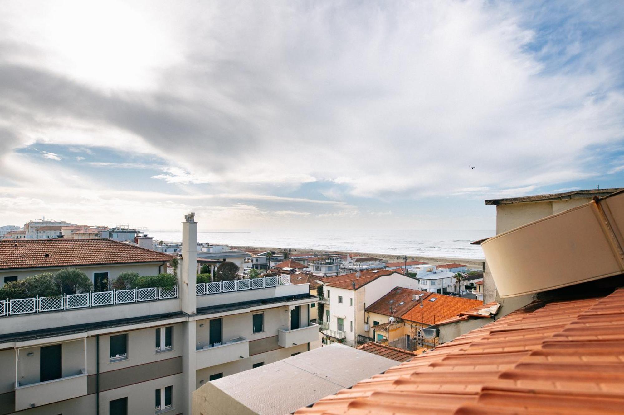 Hotel Residence Esplanade Viareggio Bagian luar foto